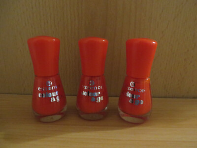 4 Stück ESSENCE Nagellack  COLOUR & GO Farbe 186, polka holga, 8 ml.