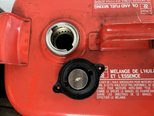 CLASSIC VINTAGE RETRO MARINER METAL OUTBOARD FUEL TANK with Bayonet Fuel Fitting - Picture 5 of 7