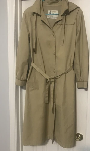 Vintage Woman’s LONDON FOG Maincoats Raincoat/Trench Coat w/Hood Size 12 P Tan