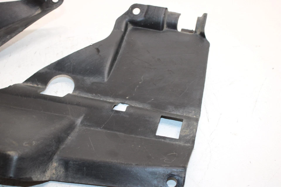 Guardabarros interior izquierdo Honda Fourtrax 350 A 1987 fabricante original 84700-HA7-670 AH39 Foto 4 de 4