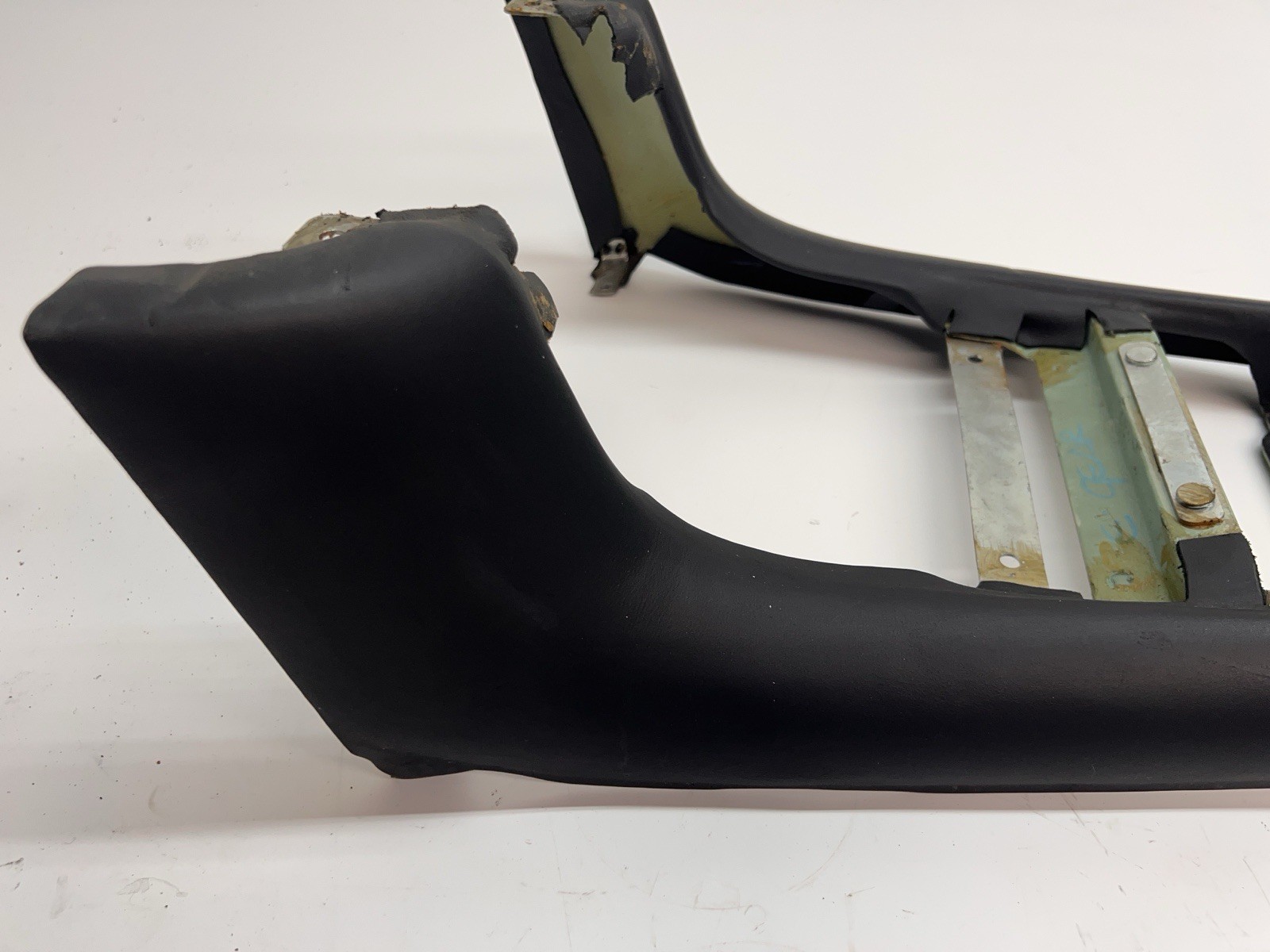 LAMBORGHINI MURCIELAGO INTERIOR CENTER CONSOLE ARMREST OEM 410863323