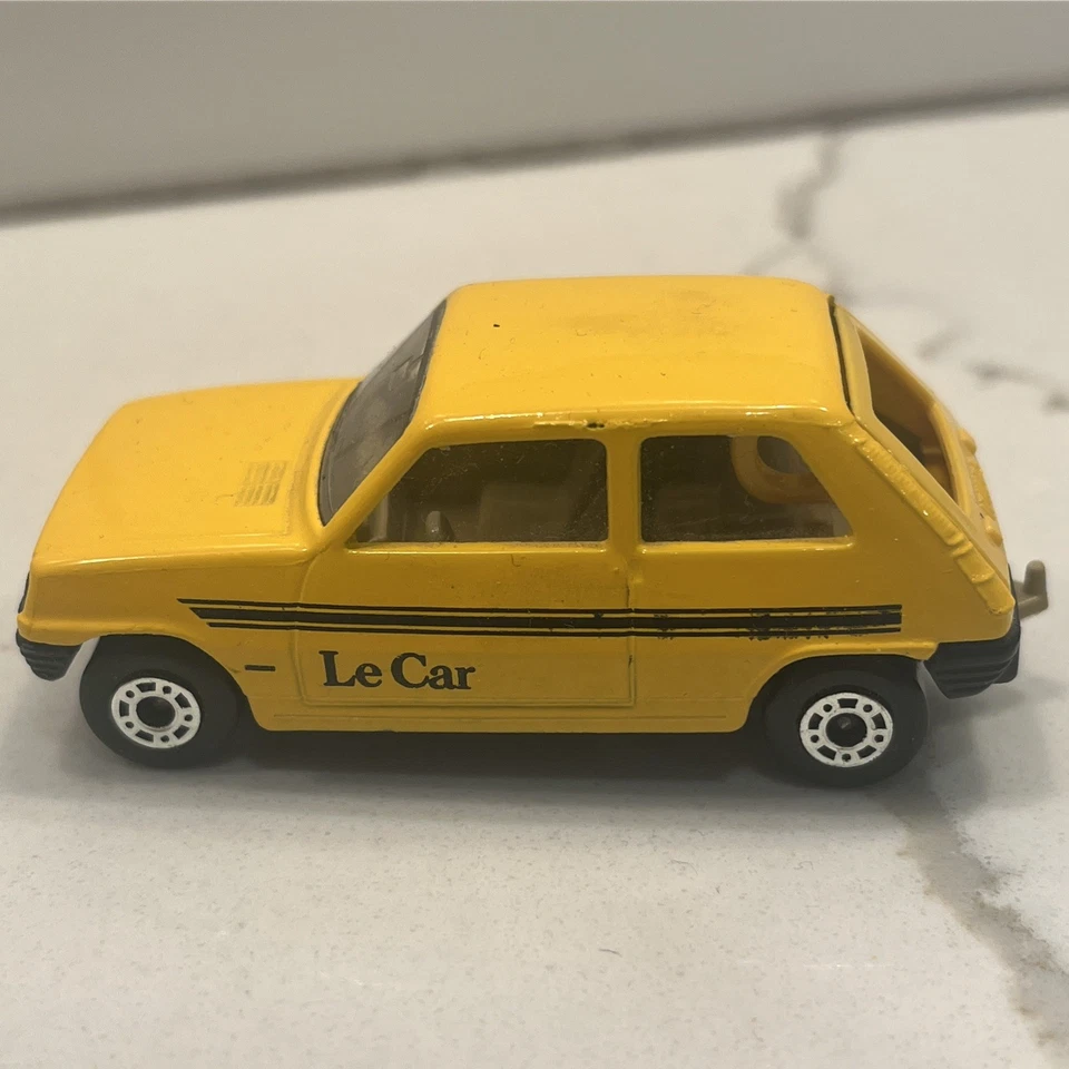 Matchbox Superfast No 21 Renault 5TL Yellow Rare RED Interior BLACK Base MIB - Image 2 of 4