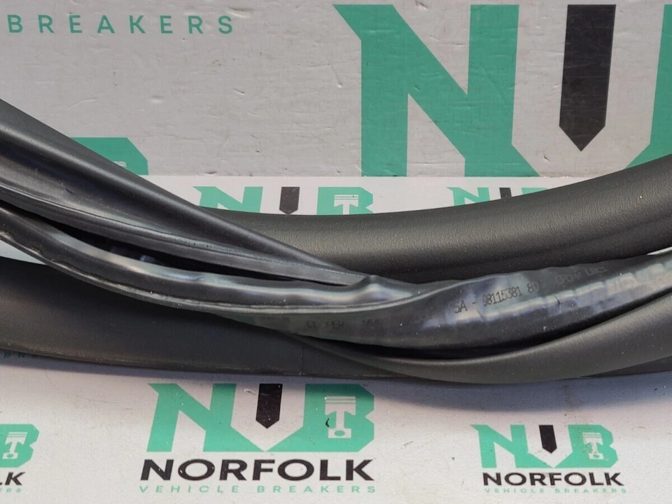 2018 Peugeot 3008 P84 Door Seal Rear Left 9811538180 - Image 2 of 4