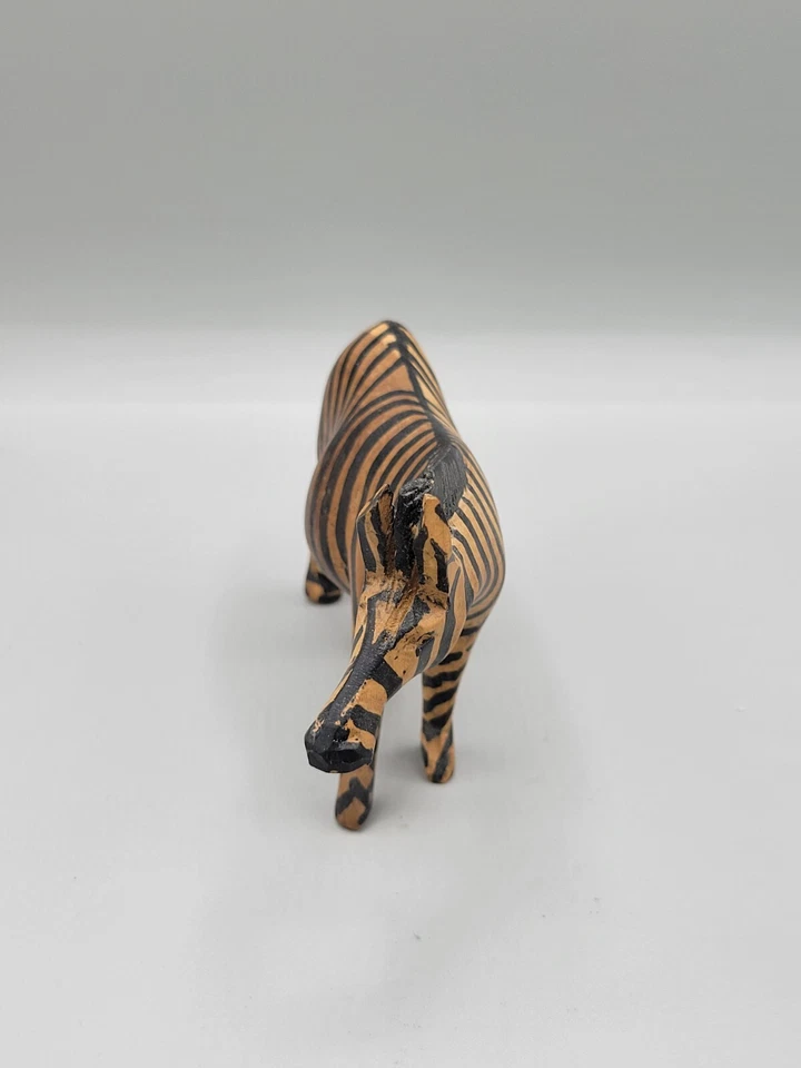Estatuilla de escultura de cebra africana de madera tallada a mano de 3" Foto 4 de 4