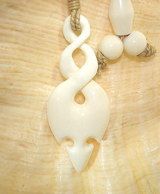 20mm Carved Water Buffalo Bone Maori Hei-Pikorua 3D Double Twist