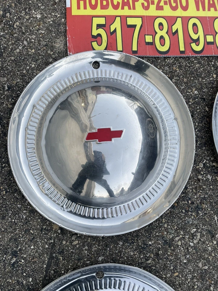 Chevrolet/Corvette 1953 juego de 4 tapacubos convertibles 15"" fabricante original 4 puertas 2 puertas raro Chevycar Foto 2 de 4