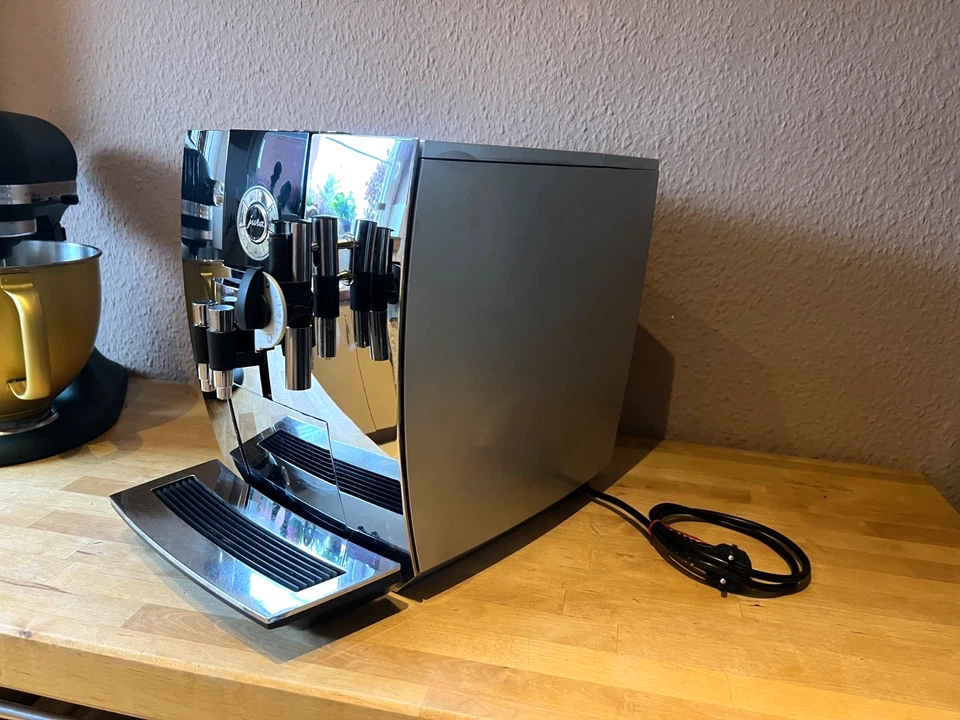 Jura Impressa J9 Kaffeevollautomat - IN CHROM - Neu REVIDIERT - IN-STAND-GESETZT - Bild 3 von 4