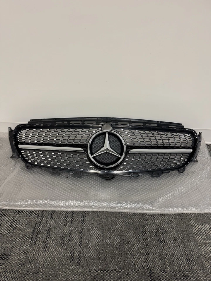 Mercedes Benz C300 2016 parrilla delantera Foto 3 de 3