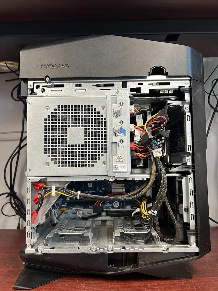 Alienware Aurora R6 Tower i7-7700K 4.20GHz, 16GB RAM, NO SSD/HDD/OS/DOOR #95 - Image 3 of 4