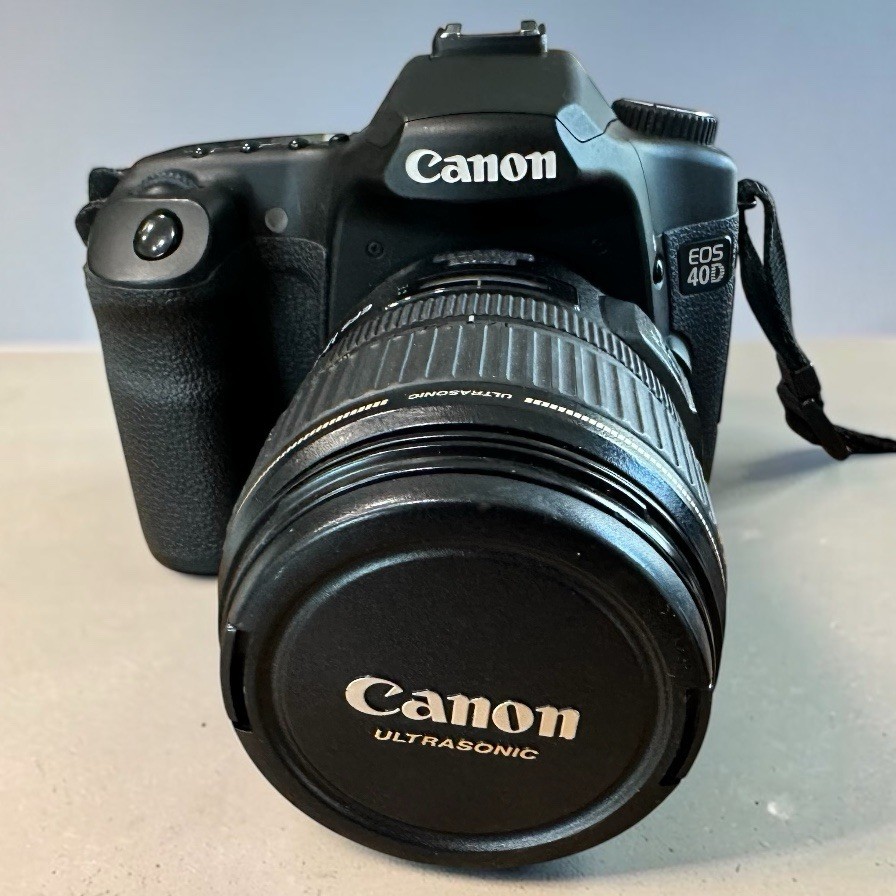Canon EOS 40D 本体 ＋EF-s 17-85mm IS USM Canon EOS 40D Digital SLR Camera w/ EF-S 17-85mm Classic Lens