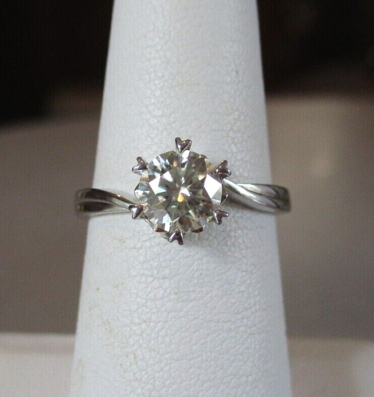 18K White Gold 1.00 Carat TW Moissanite Solitaire Engagement Ring Size 7 [r51]