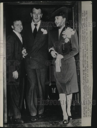 Photo de presse 1946 acteur John Wayne et Esperanza Baur après leur mariage