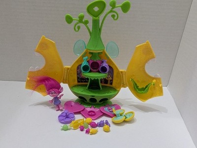 Dreamworks Trolls Poppy Camp Critter Pod Playset with Accessories and Figure