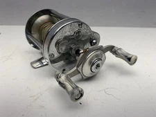 (2) Vintage Fishing Reels  Pflueger Akron No. 1895 Shakespeare 1972 Both Work!
