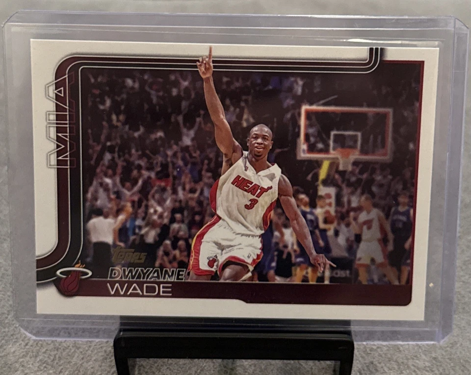 2025-26 Topps Basketball #261 Dwyane Wade Miami Heat SSP Golden Mirror Variation - Image 2 of 3