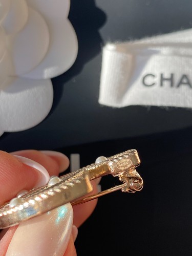 2019 S CHANEL CLASSIC GOLD SMALL CC LOGO PEARLS CRYSTALS BROOCH PIN - Picture 9 of 12