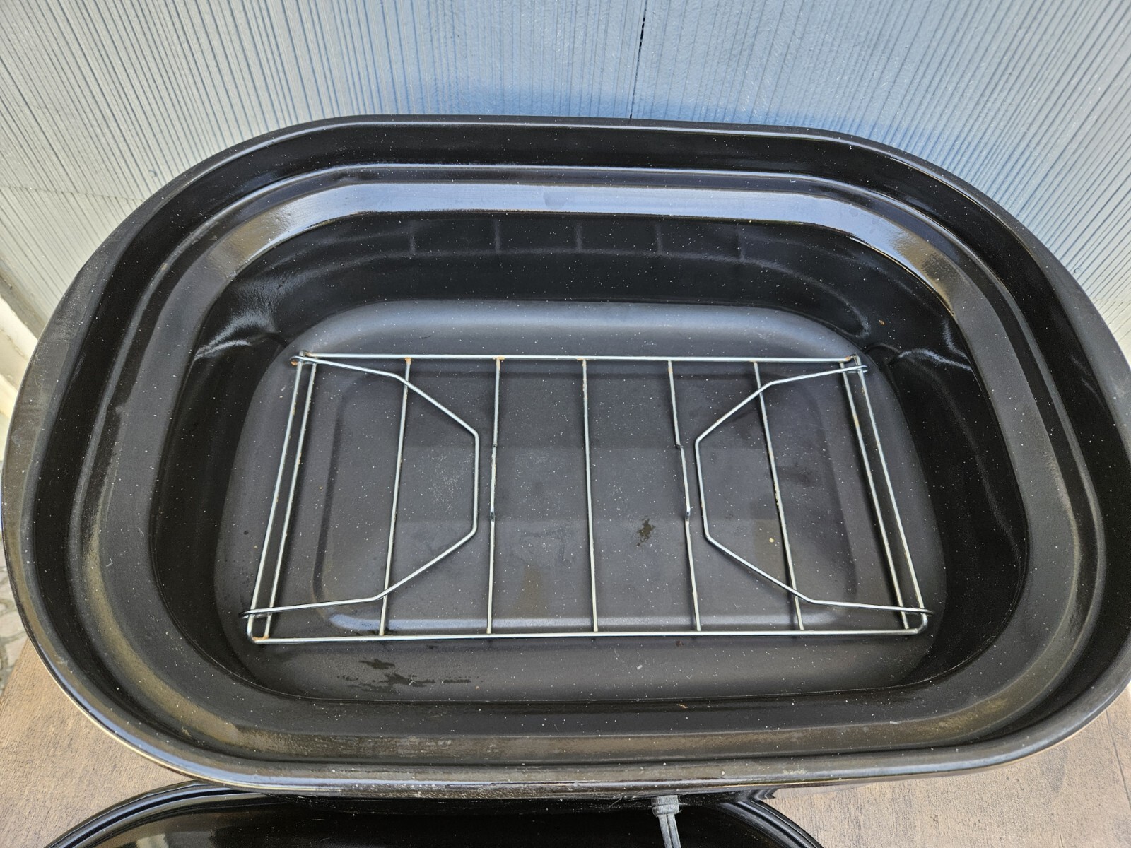 Oster Roaster Oven w/ SelfBasting Lid 18 Qt Black CKSTRS18BSB Turkey