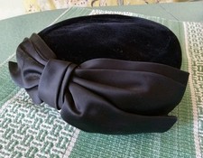 Vintage 1950s Eva Mae Modes Black Velvet Large Satin Bow Pillbox Hat Fantastic 