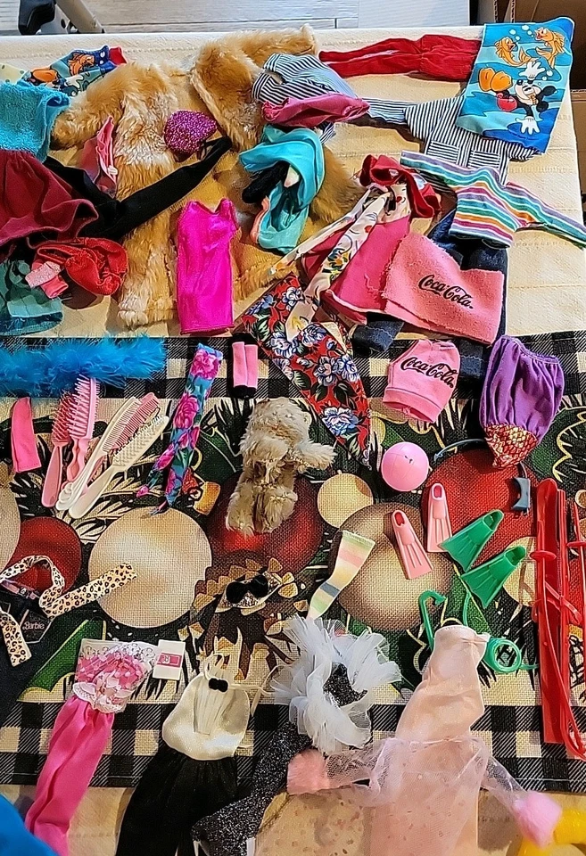 LOTE GRANDE MIXTO 115 piezas ropa muñeca Barbie trajes, zapatos y accesorios #1 LEER Foto 3 de 4