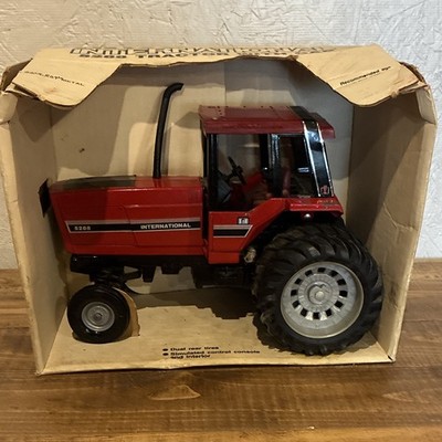 ERTL International 5288, 1/16 scale, with cab and dual rear tires
