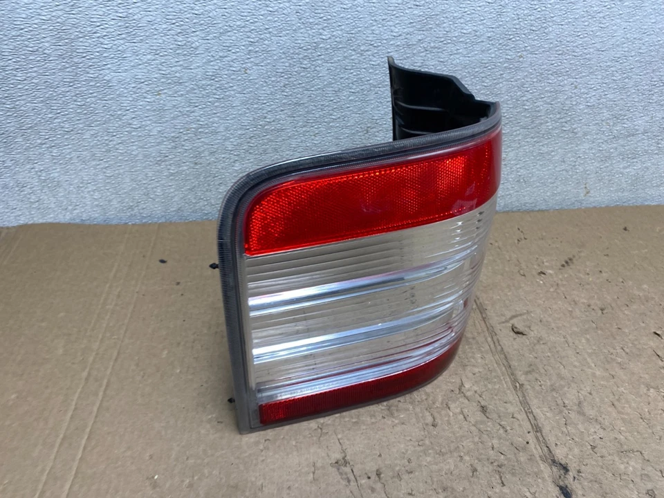 Luz trasera lateral izquierda Ford Taurus X 2008-2009 OEM V3506 DW Foto 3 de 4