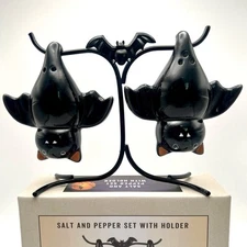 Halloween Hanging Bats Salt & Pepper Shakers Cracker Barrel Brand New In Box