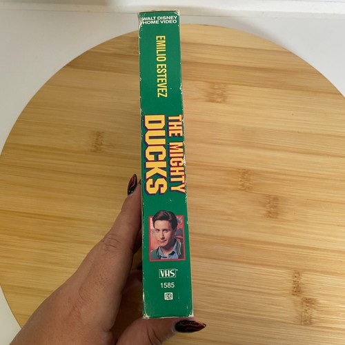 Vintage Walt Disney The Mighty Ducks VHS, 1993 Emilio Estevez Home Video Tape - Picture 4 of 9