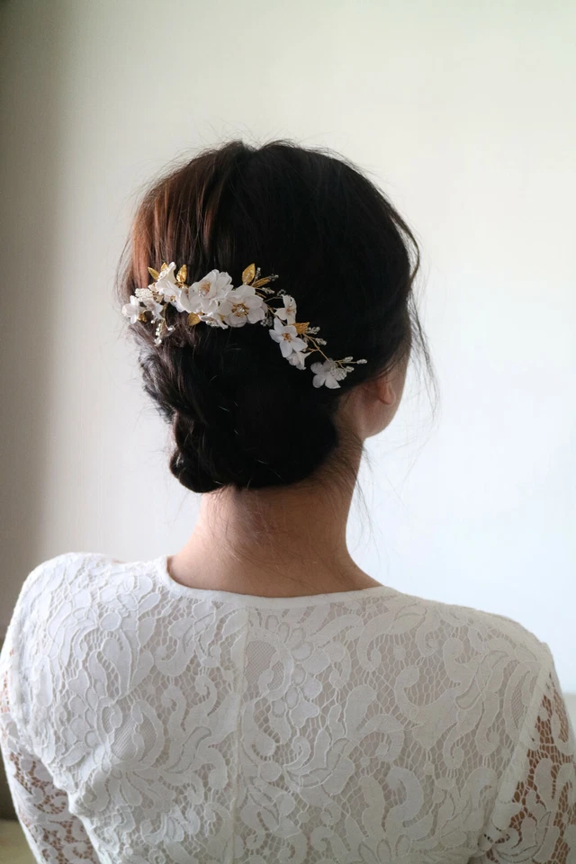 Snow Blossom 花卉梳子 带施华洛世奇水晶 14k 金色 | 手工制作 — 第 4/4 张图片