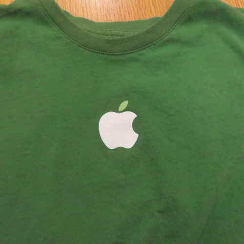Apple Computers Leave The World Better Than You Found It Tee shirt Green Size M - Picture 2 of 9