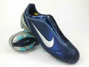 los primeros botines de futbol