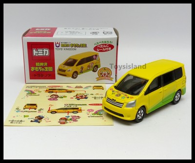 tomica toyota noah