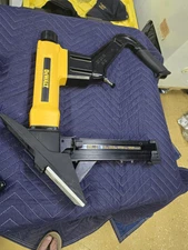 DEWALT DWFP12569 2-in-1 Pneumatic Air 15.5GA Stapler & 16GA Flooring Nailer