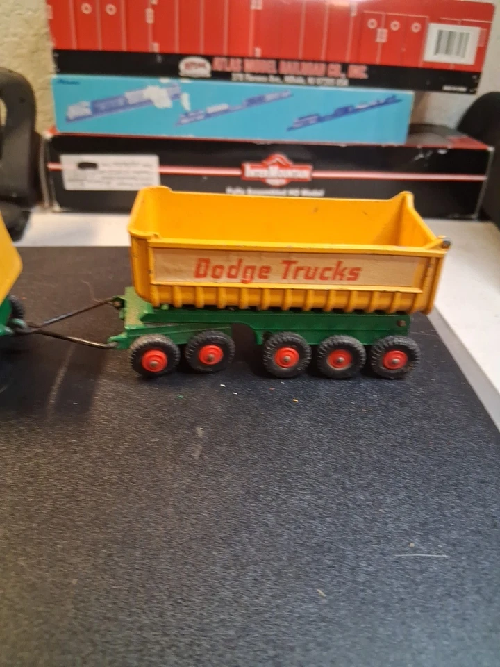 Tractor Dodge Lesney Matchbox King Size K-16 con dos volquetes, 1966 (usado) Foto 3 de 4