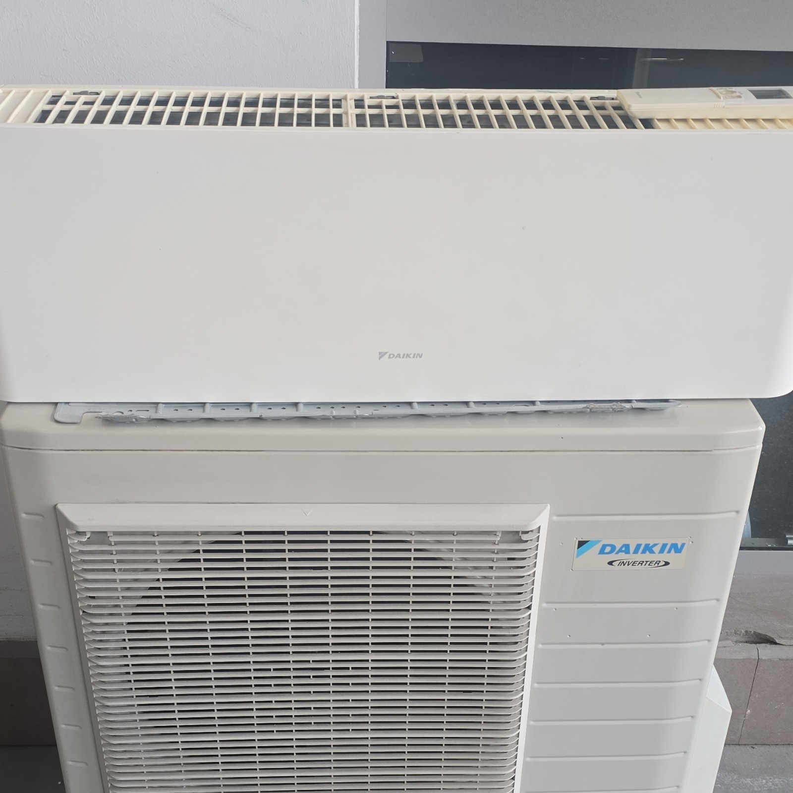climatizzatore daikin  con unità esterna