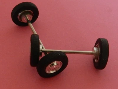 DINKY 1435 Voiture Citroen DS presidentielle jeu de 2 trains de roues + axes... - Photo 1/2