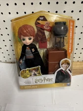 HARRY POTTER Ron Weasley Figure Back To Hogwarts Gift Set 12pc Wizarding World