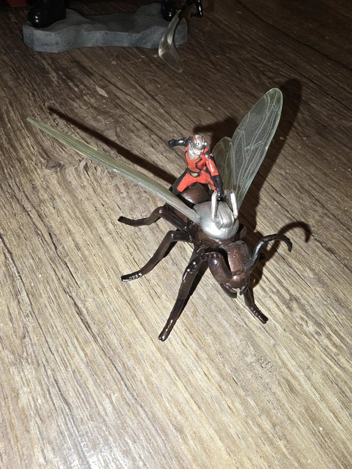 Kotobukiya Marvel Avengers “Astonishing Ant-Man & The Wasp” ArtFX+ Estatua – 1/10 Foto 2 de 4