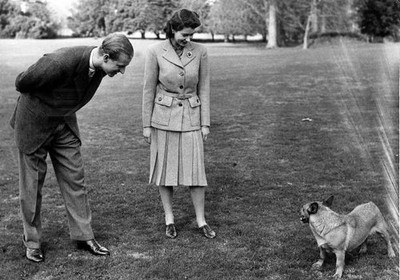 Princess Elizabeth Prince Philip on their honeymoon in Romsey Hant- Old Photo 1