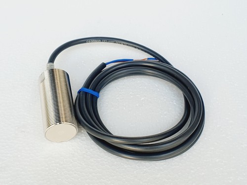 OMRON E2E2-X10Y1 Proximity Sensor # NEW - Picture 1 of 5