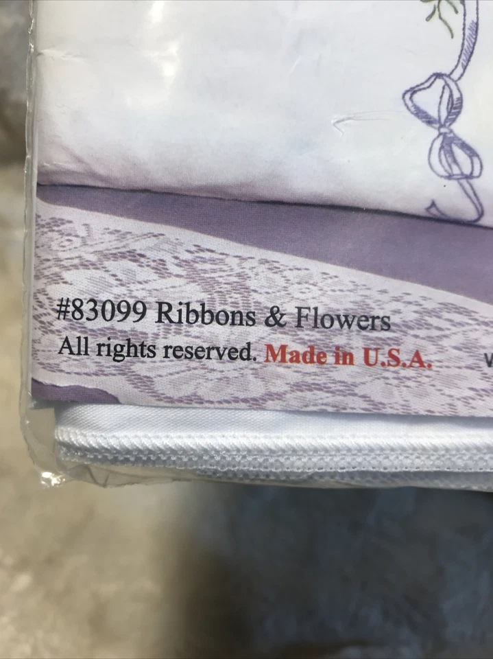 Fundas de almohada Fairway Needlecraft 83099 cintas y flores bordadas NUEVO DE COLECCIÓN Foto 3 de 3