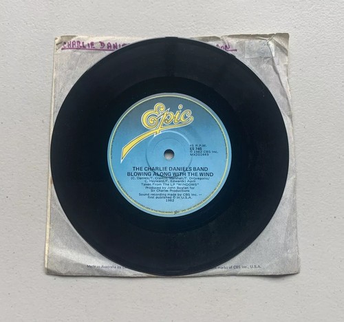 Charlie Daniels Band - Still In Saigon / Blowing Along with The Wind 7" Vinyl - Picture 4 of 4