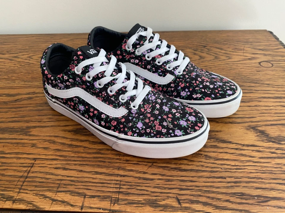 WORN ONCE VANS FLORAL PRINT LOW SKATEBOARD TRAINERS UK 7 - Image 2 of 4