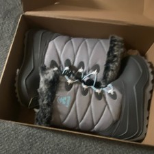 Kamik Unisex Kids Gray Waterproof Snow Boots Faux Fur Trim Drawstring Mid-Calf