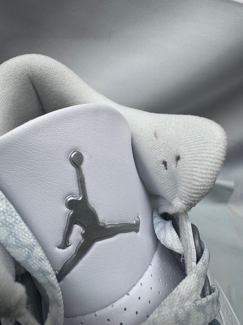 Air Jordan 3 Retro Size 8.5 -White MEtallic Silver White*New w