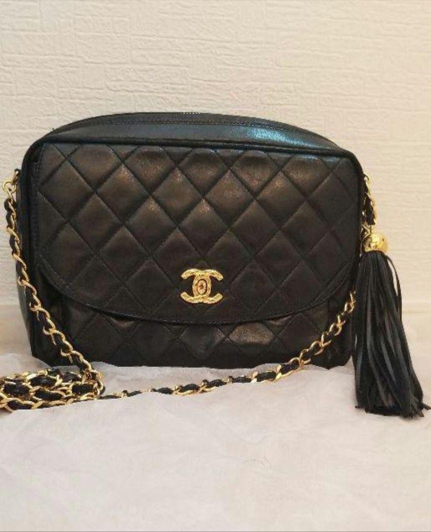 CHANEL Black Shoulder Bag with Gold-Tone Hardware #PG6OBZ
