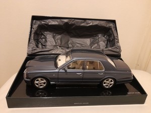 ZE077 MINICHAMPS 100139905 Voiture 1/18 Bentley Mulsanne Marron 2010 4012138108912