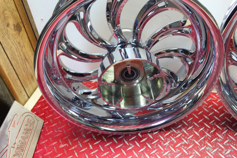 Harleyystreet Glide 21 2009 llanta delantera y 17 trasera billet RC Performance SG44 Foto 3 de 4