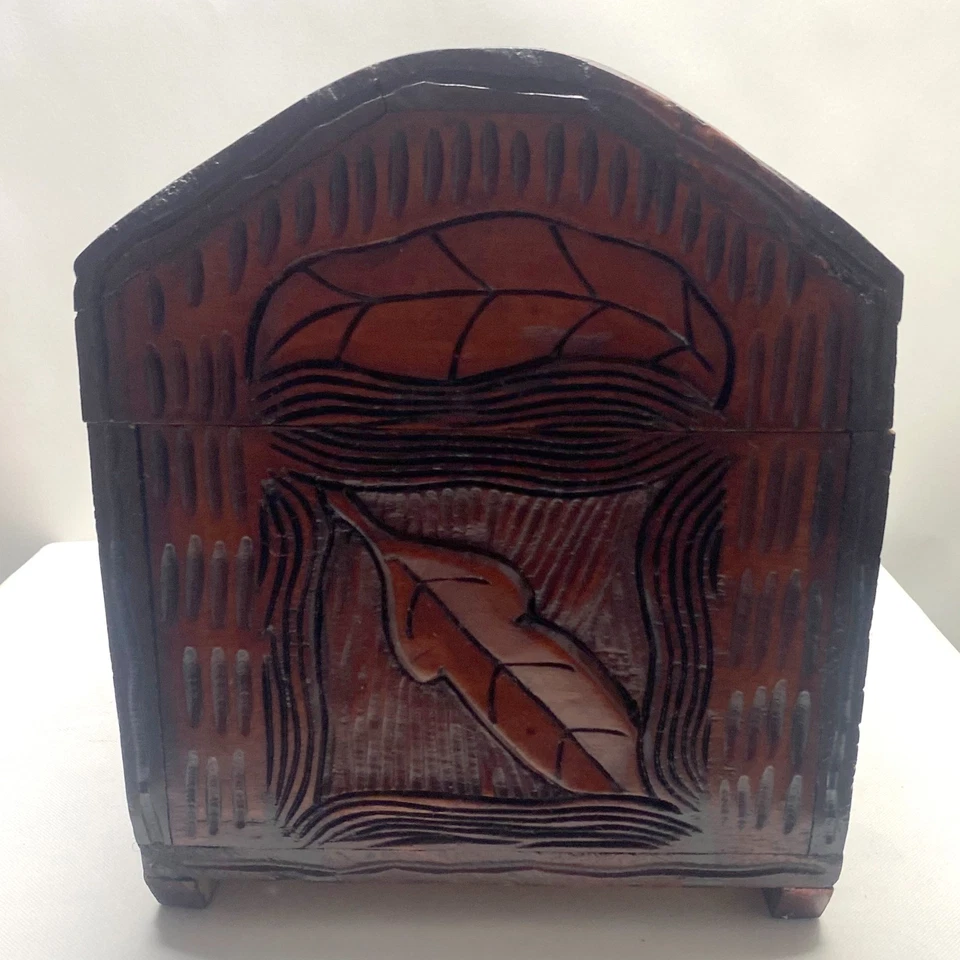 VTG Lg Wooden Hand Carved Barrel Top Storage Box Chest Hinged Lid w Lock & Key - Image 2 of 4