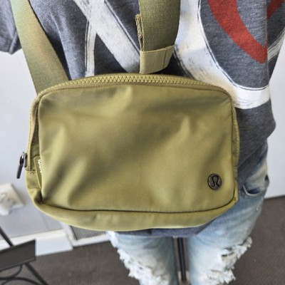 Lululemon Everywhere Belt Bag 1L Green Nylon Athleisure Running Pack Crossbody | eBay Lululemon Everywhere Belt Bag 1L Green Nylon Athleisure Running Pack Crossbody | eBay