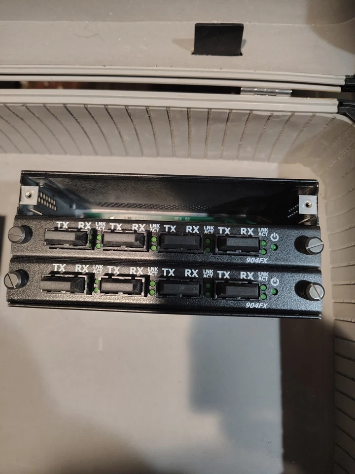 Conmutador Ethernet industrial N-Tron 900B-N con (2) módulos de fibra 904FX - clasificación C1D2 Foto 2 de 4